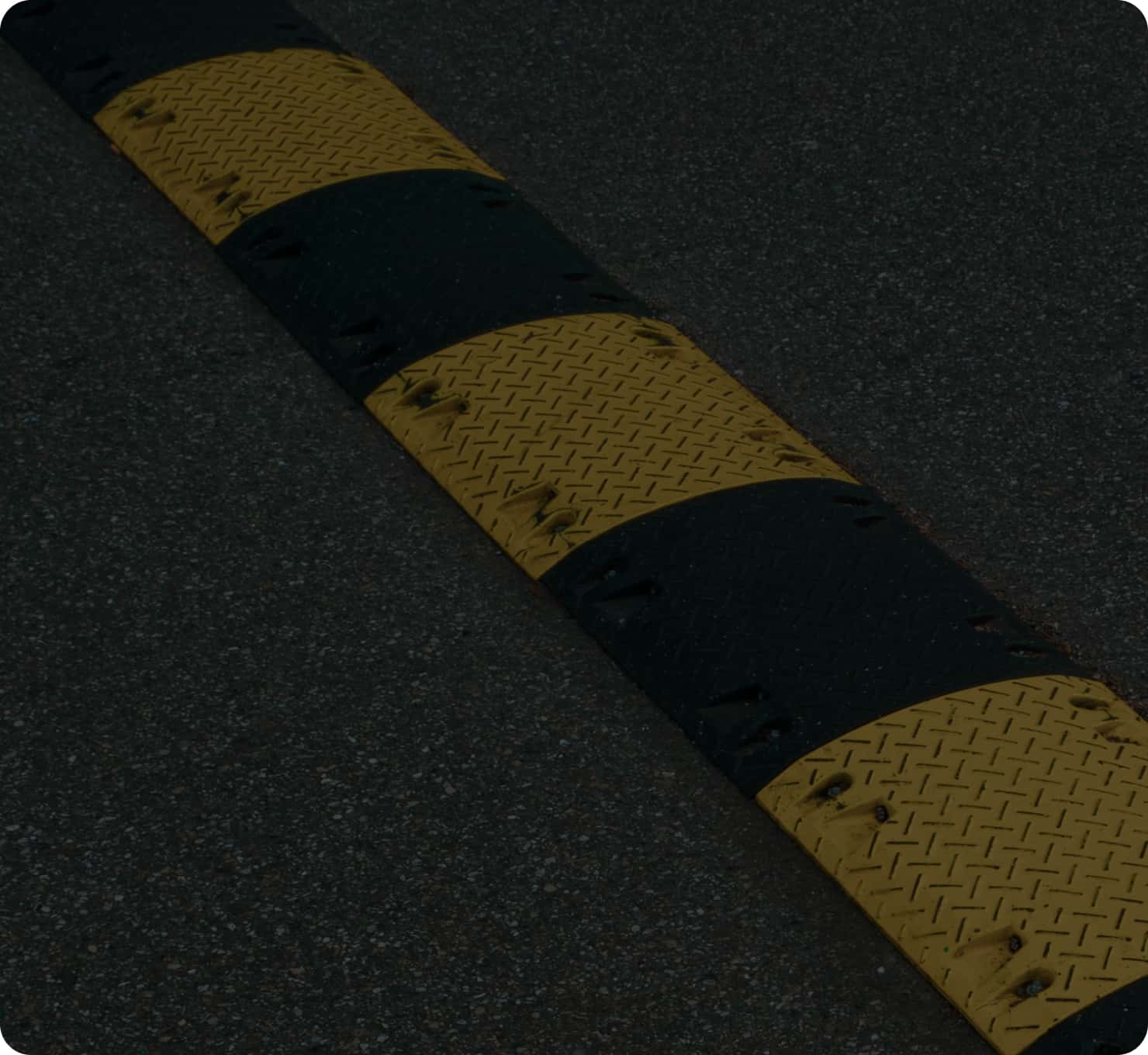 Искусственная дорожная неровность